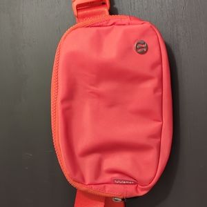 Lululemon everywhere belt bag